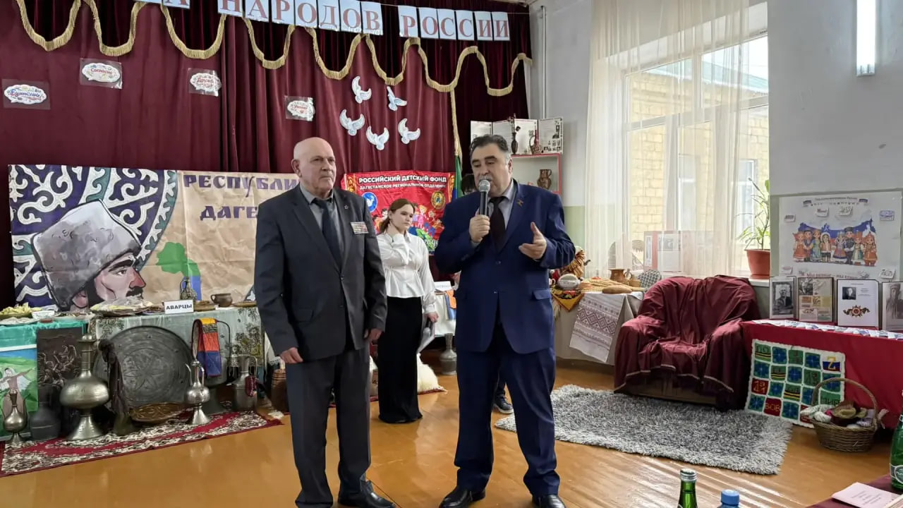 Благотворительную акцию для детей участников СВО провели в махачкалинской школе №15